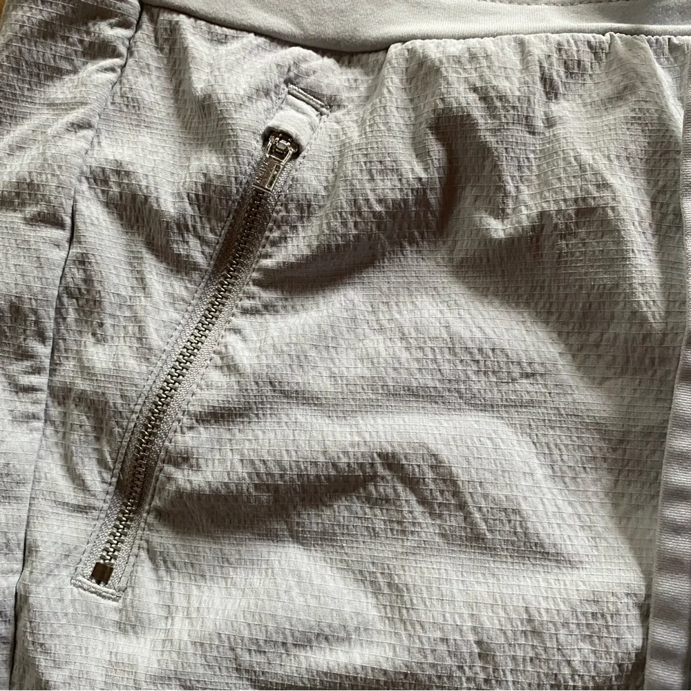 ATHLETA TREKKIE MID RISE LEGACY JOGGER Birch Gray 10 Athletic workout gym - Picture 5 of 6